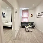 One Bedroom Apartment Near Green Park